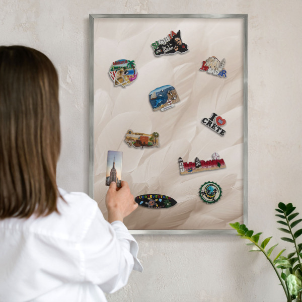 Tablica na magnesy z wakacji w ramie srebrnej Kremowe pióra