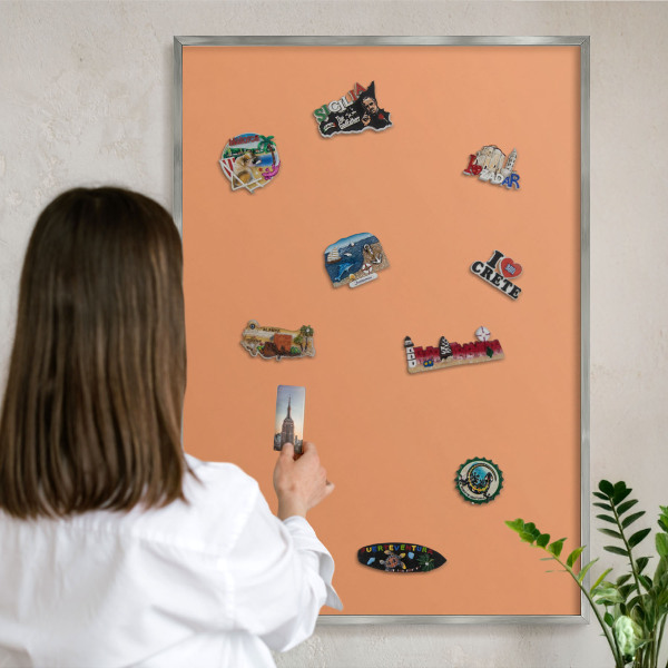 Tablica na ścianę na magnesy w srebrnej ramie Pastelowy pomarańcz