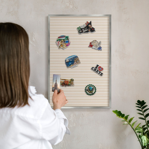 Tablica metalowa na magnesy srebrna rama Pionowe pasy
