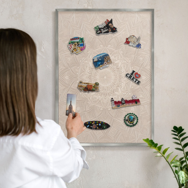 Tablica na ścianę na magnesy w srebrnej ramie Mandala dekoracyjna