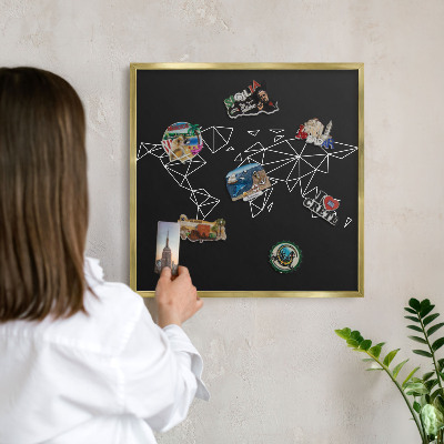 Tablica na magnesy z podróży w złotej ramie Mapa świata