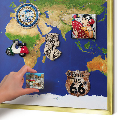 Tablica na magnesy z podróży w złotej ramie Mapowanie globu