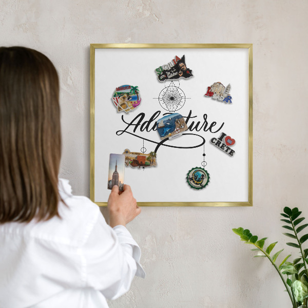 Tablica na magnesy w ramie złotej Typograficzna przygoda