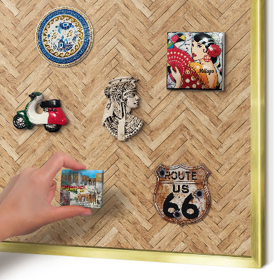 Tablica na magnesy z podróży w złotej ramie Wzór jodełki