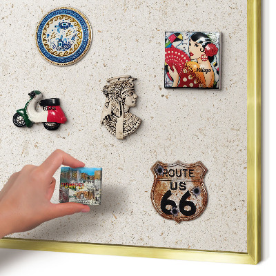Tablica na magnesy w ramie złotej Delikatne tło