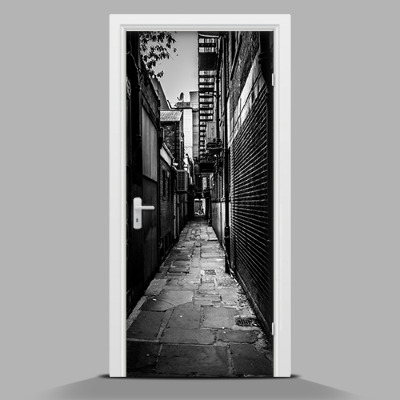 Naklejka fototapeta na drzwi Czarno-biała wąska uliczka